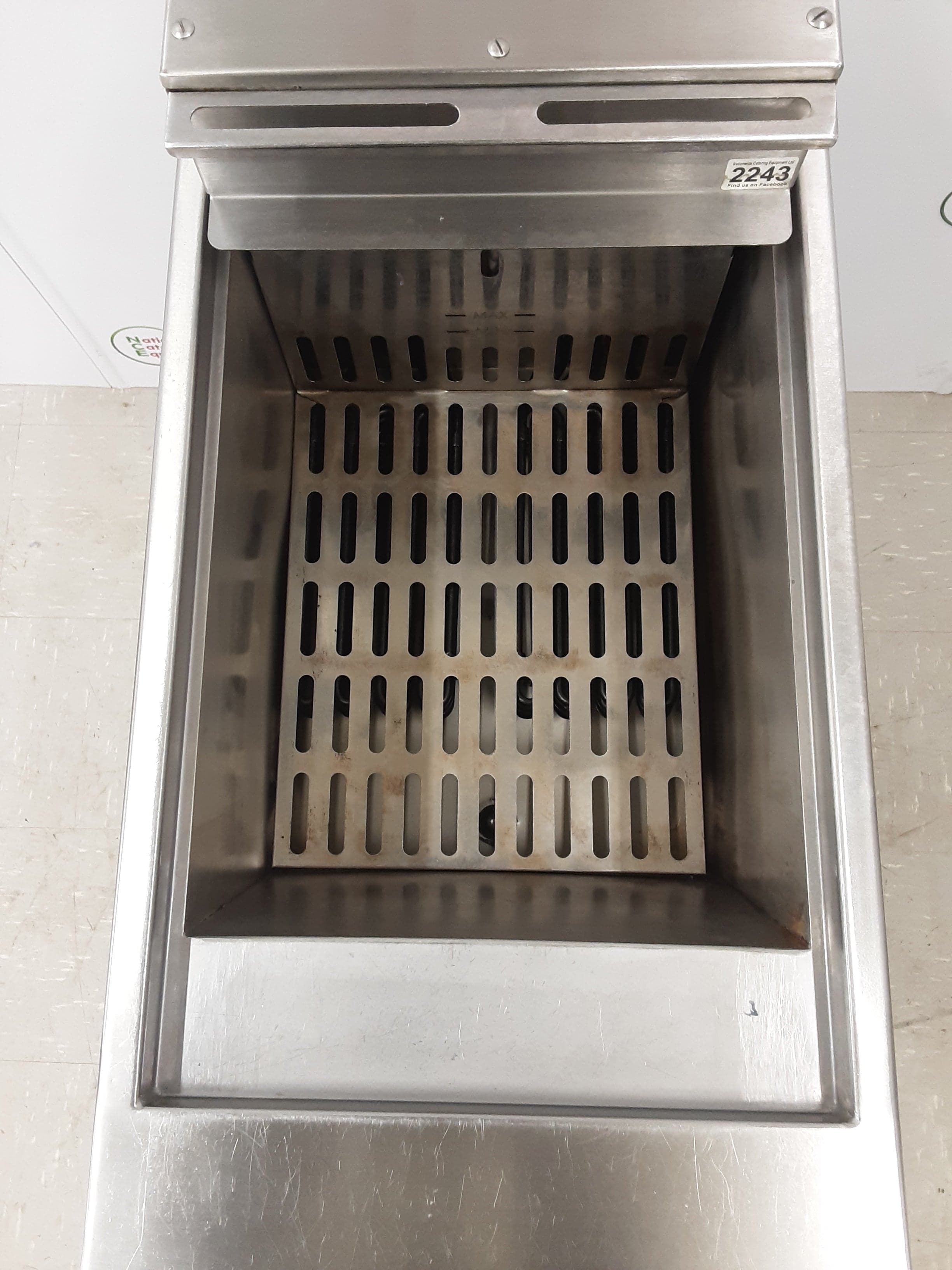 Falcon Electric Pumped Filtration Single Tank/Double Basket Fryer, Model- E401F (NCE2243) — image 5