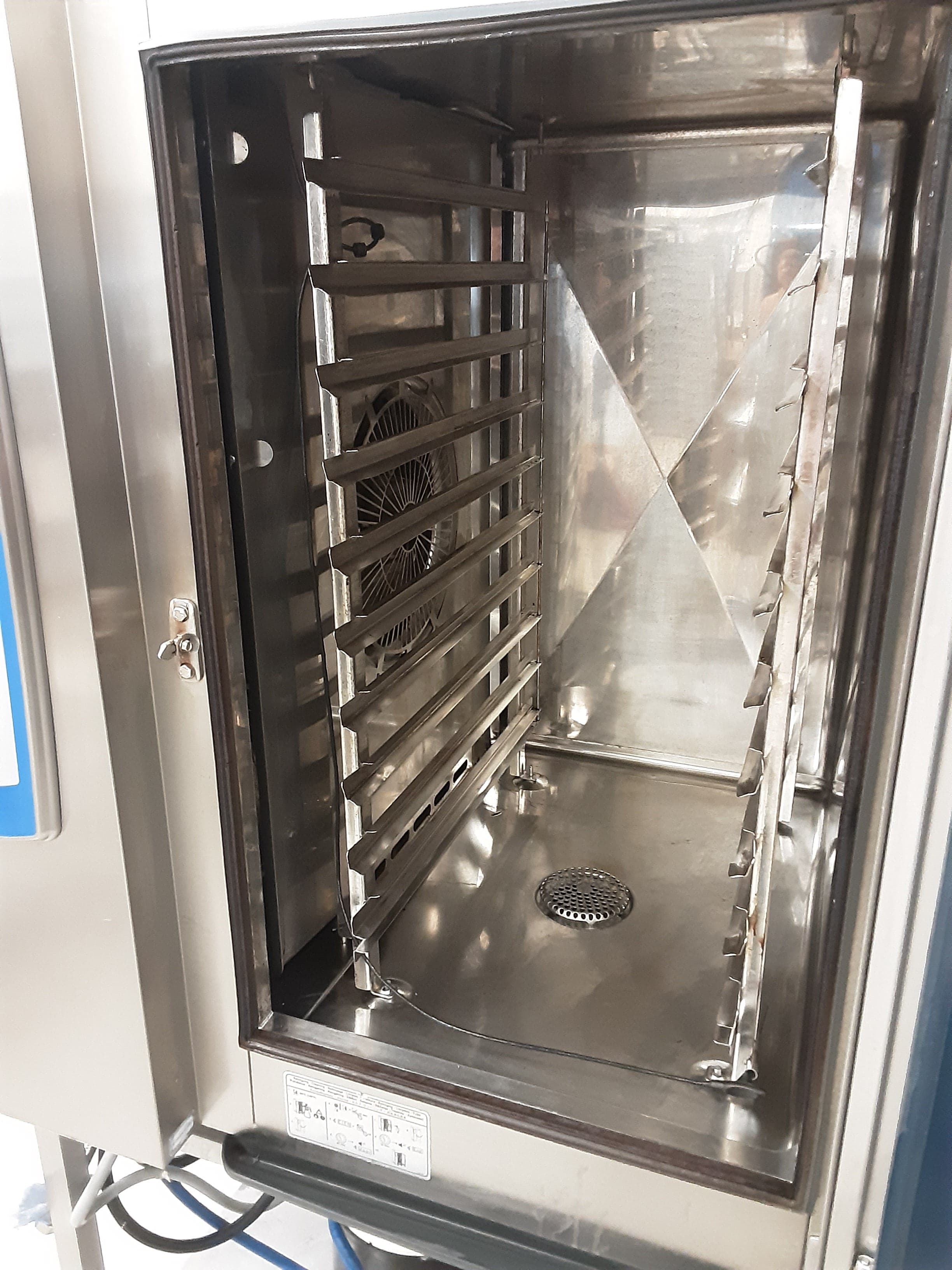 Lincat Badged Rational Electric Combimaster 10 Grid Combi Oven On Stand (NCE5862) — image 5