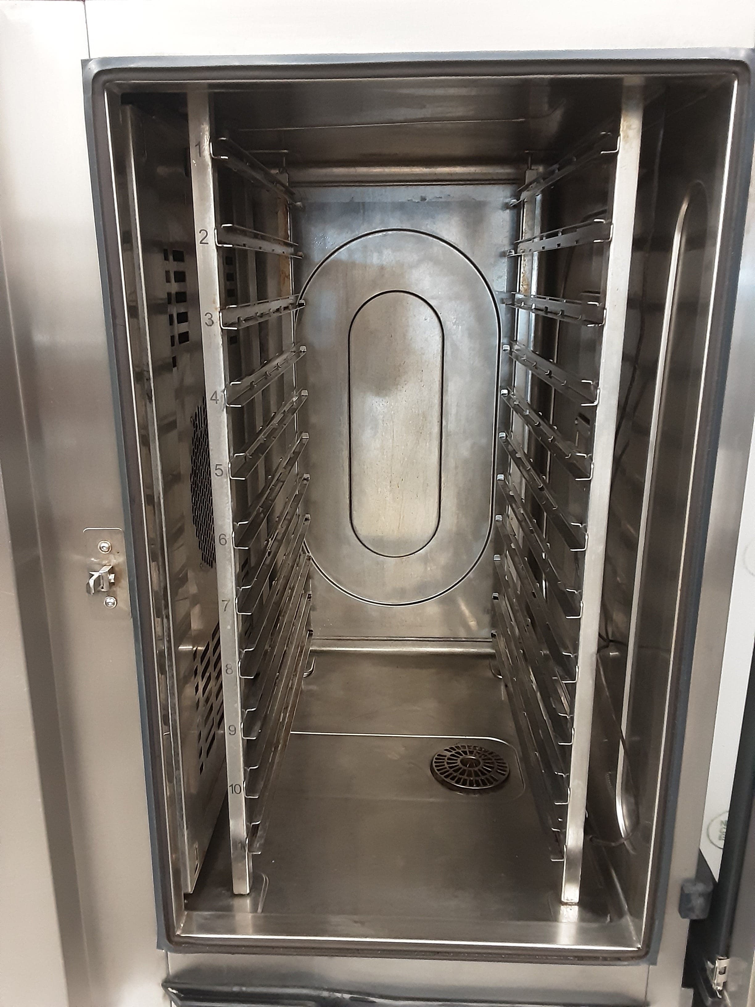 Convotherm 10 Grid Natural Gas Combi Oven On Stand/Trolley. Model- C4eT10.10 (NCE5989) — image 7