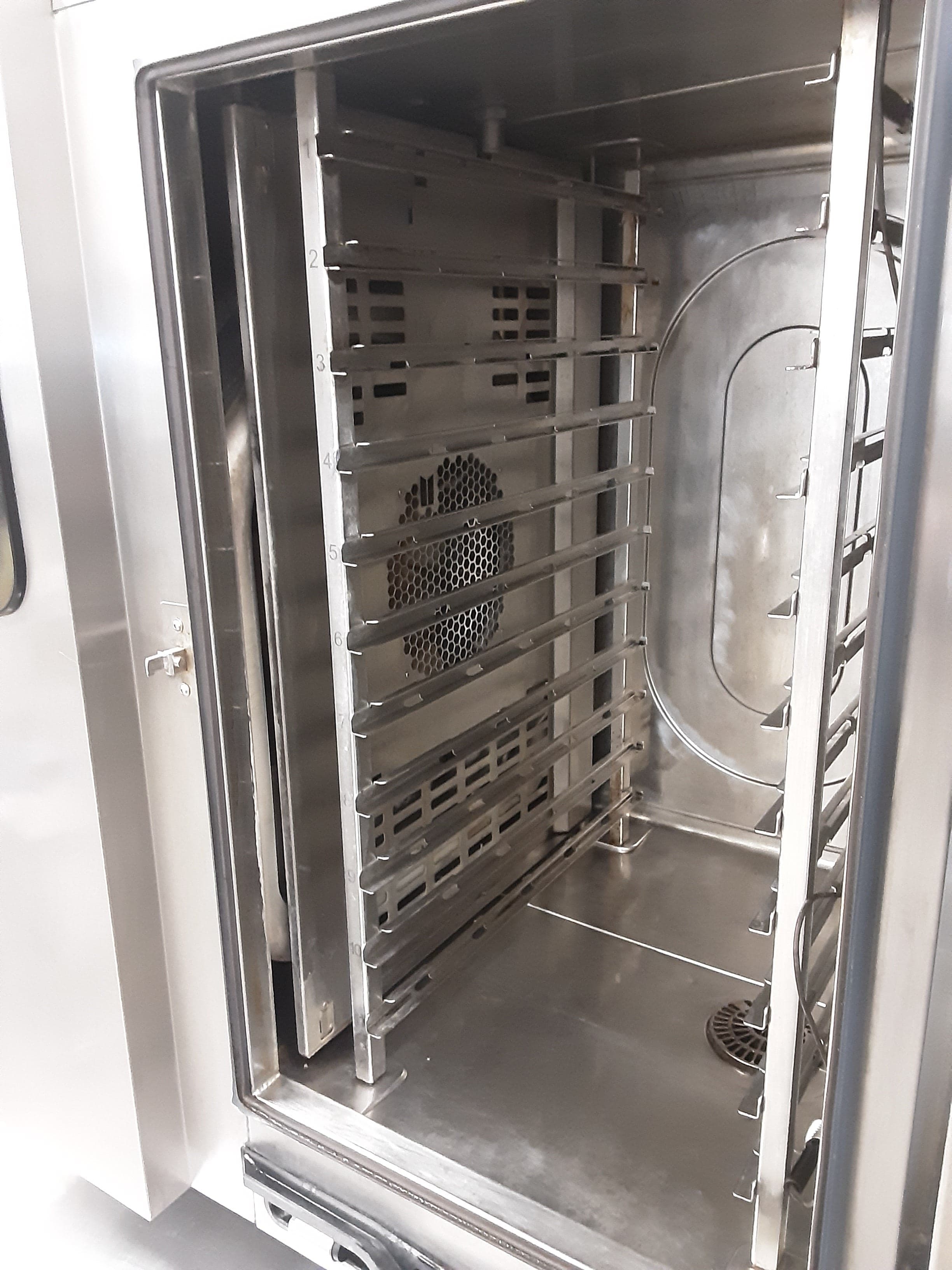Convotherm 10 Grid Natural Gas Combi Oven On Stand/Trolley. Model- C4eT10.10 (NCE5989) — image 8