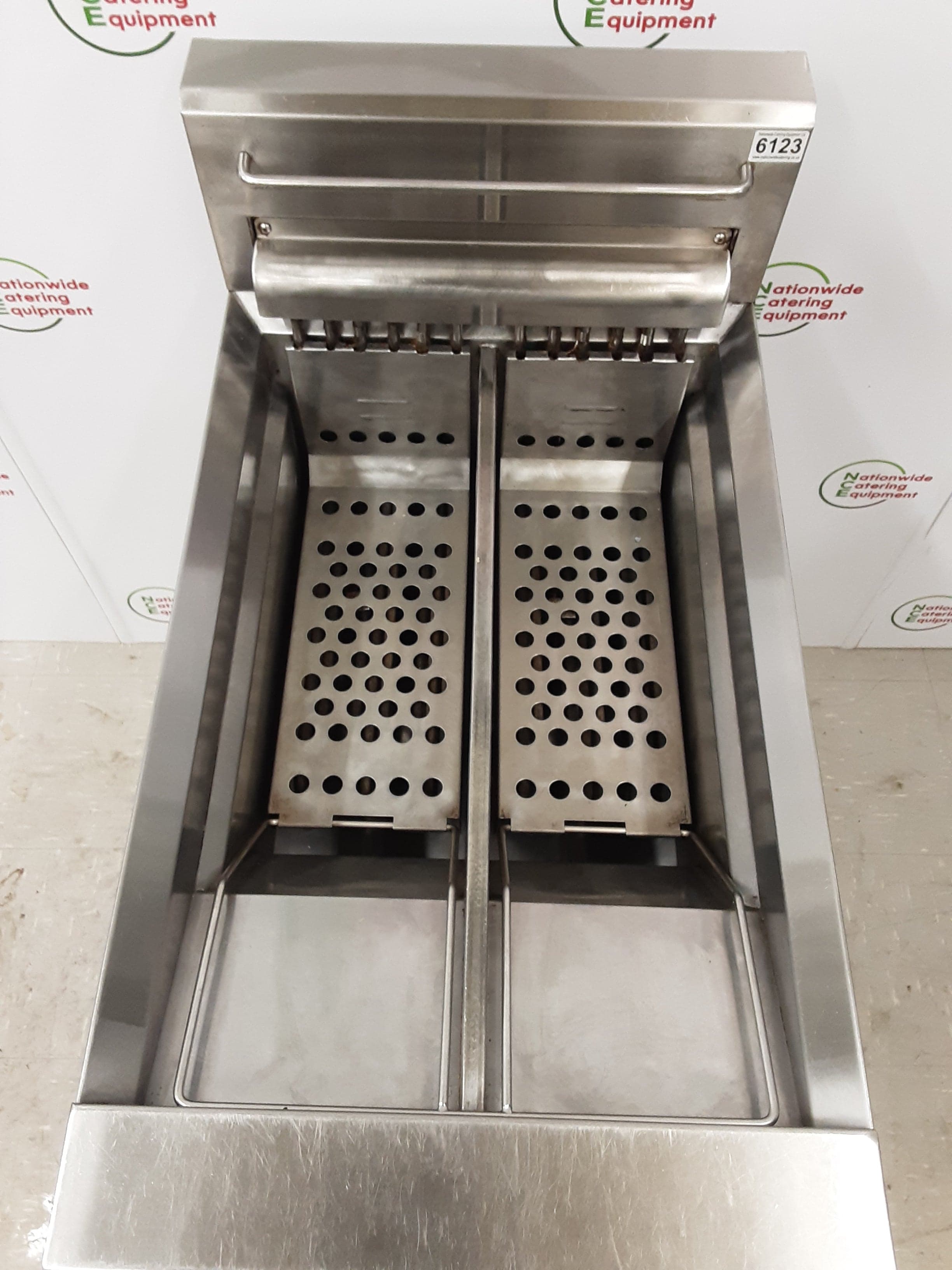 Blueseal Twin Tank Electric Fryer, Model- E44 (NCE6123) — image 5