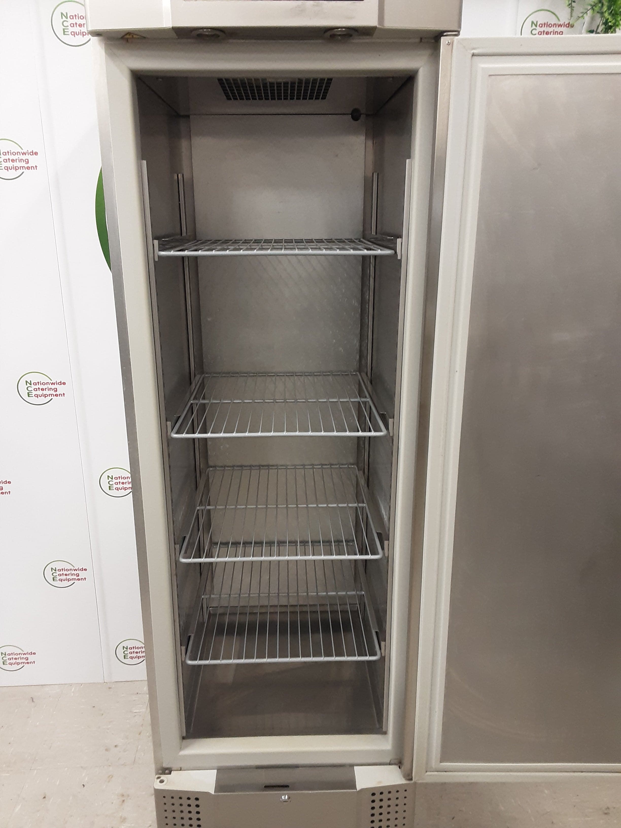 Gram Single Upright Fridge, 425L Capacity, Model- Midi425 (NCE6136) — image 4