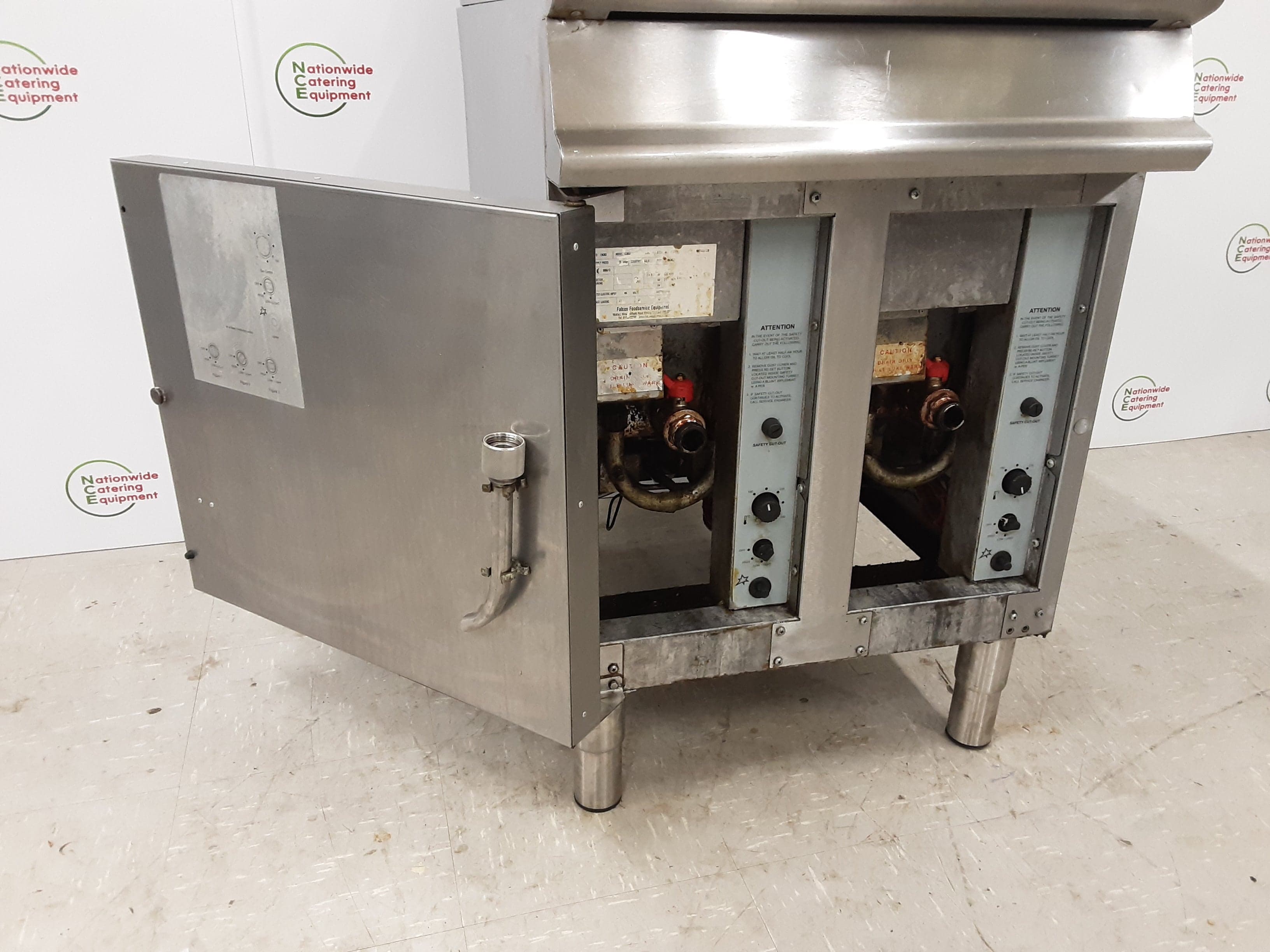 Falcon Dominator Large Twin Tank Fryer, Natural Gas, Model- G3865  (NCE6140) — image 7