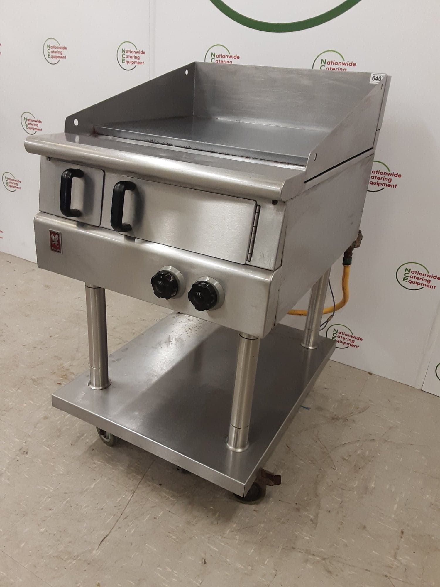 Falcon Dominator 60cm Chrome Griddle On Stand, Natural Gas  — image 2
