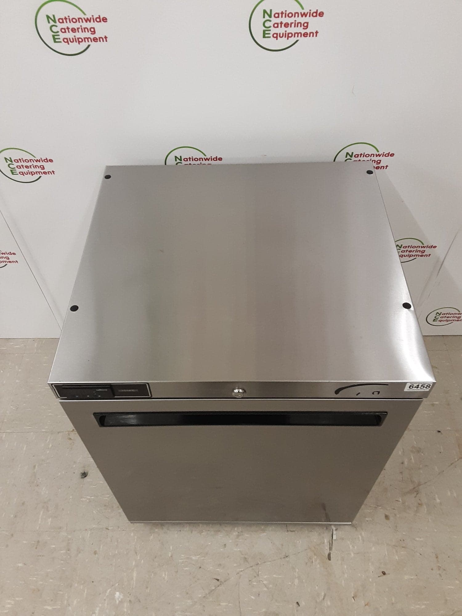 Williams Undercounter Fridge, Model- HA135 — image 4