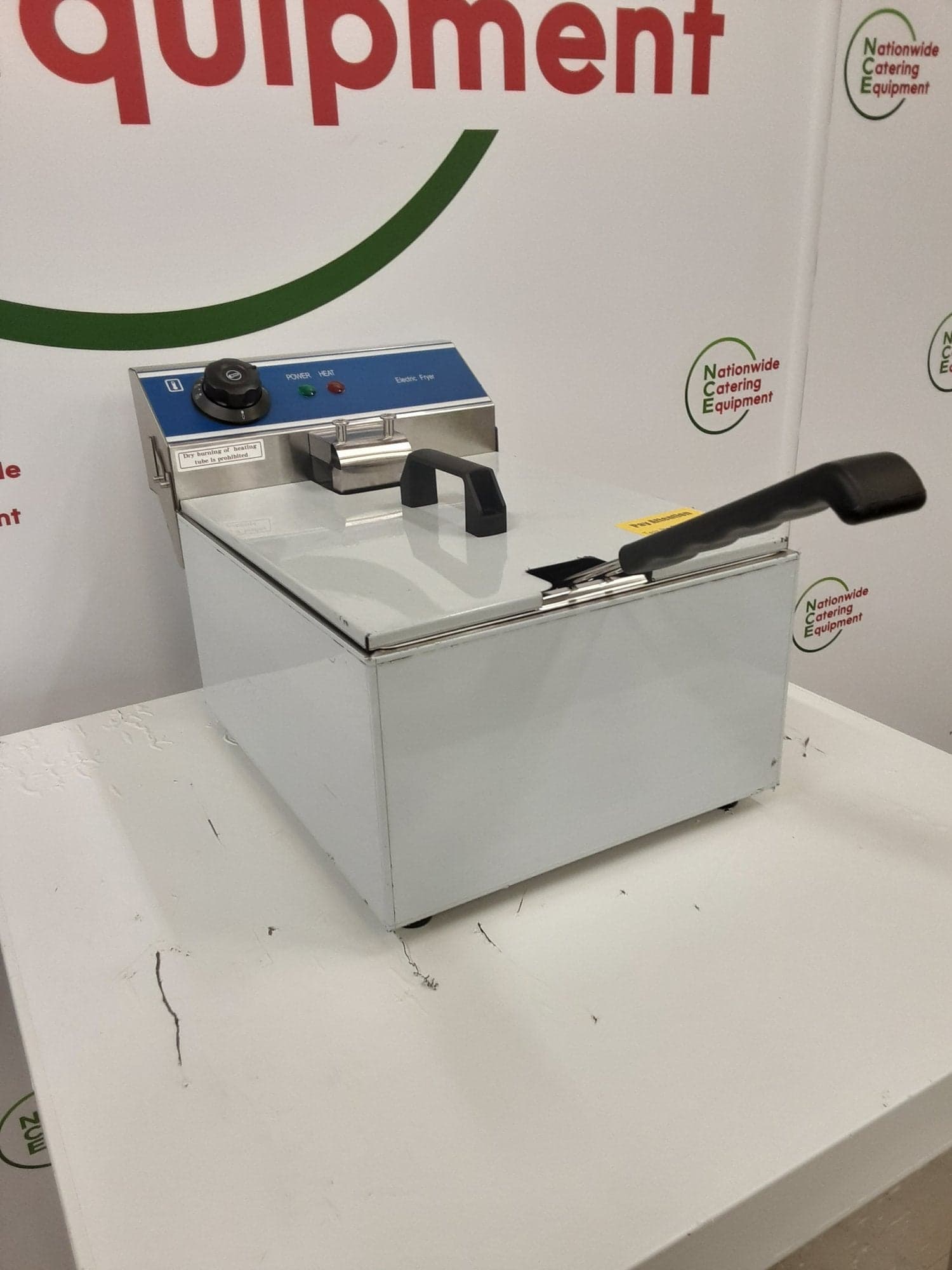 Genesis Catering Equipment Single Tank Tabletop 13amp Electric 10L Fryer, Model- DL-10B — image 8