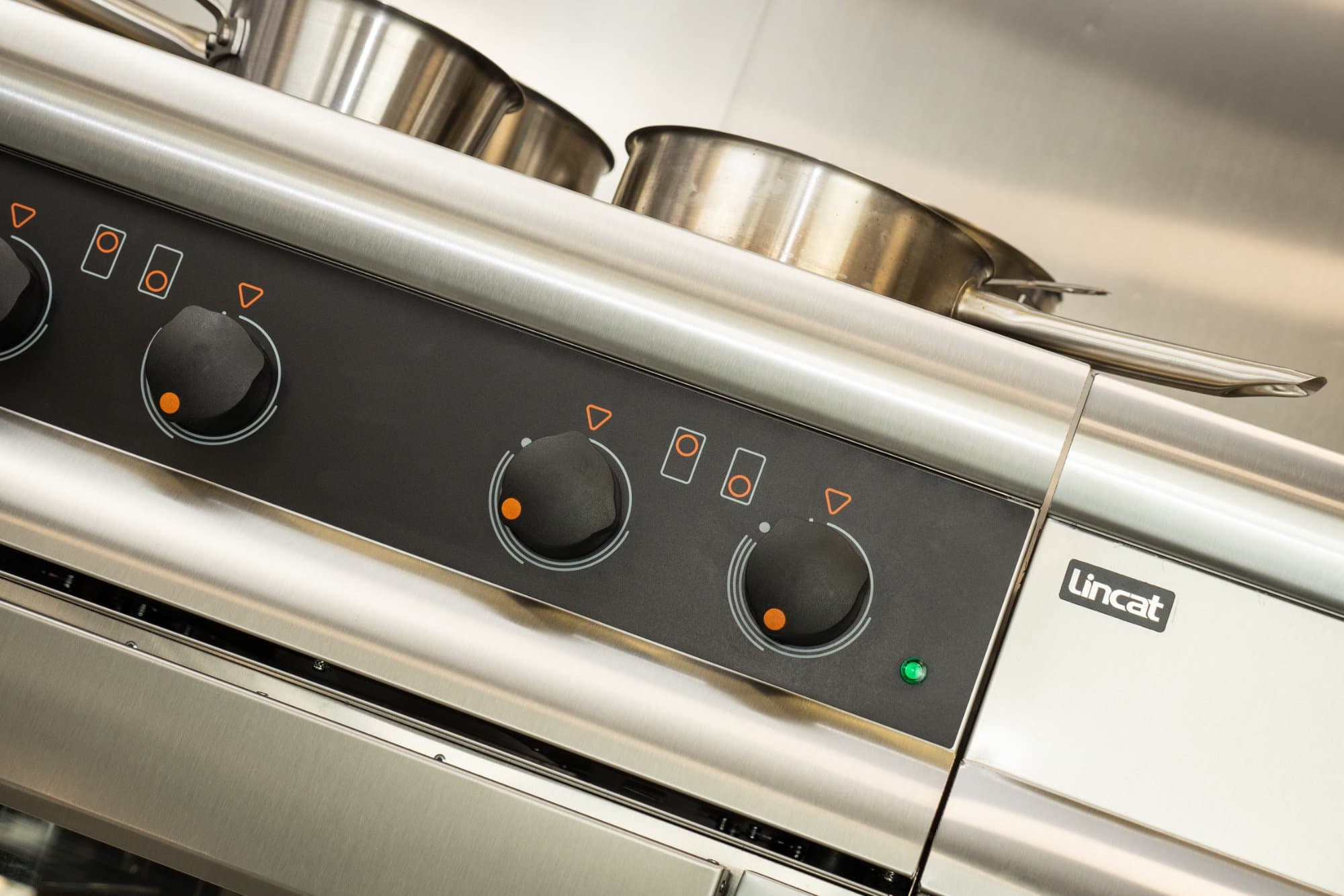 Lincat Silverlink 600, 4 Zone Induction Hob, 2x13amp/2x3kw, Model- SLI42 — image 2