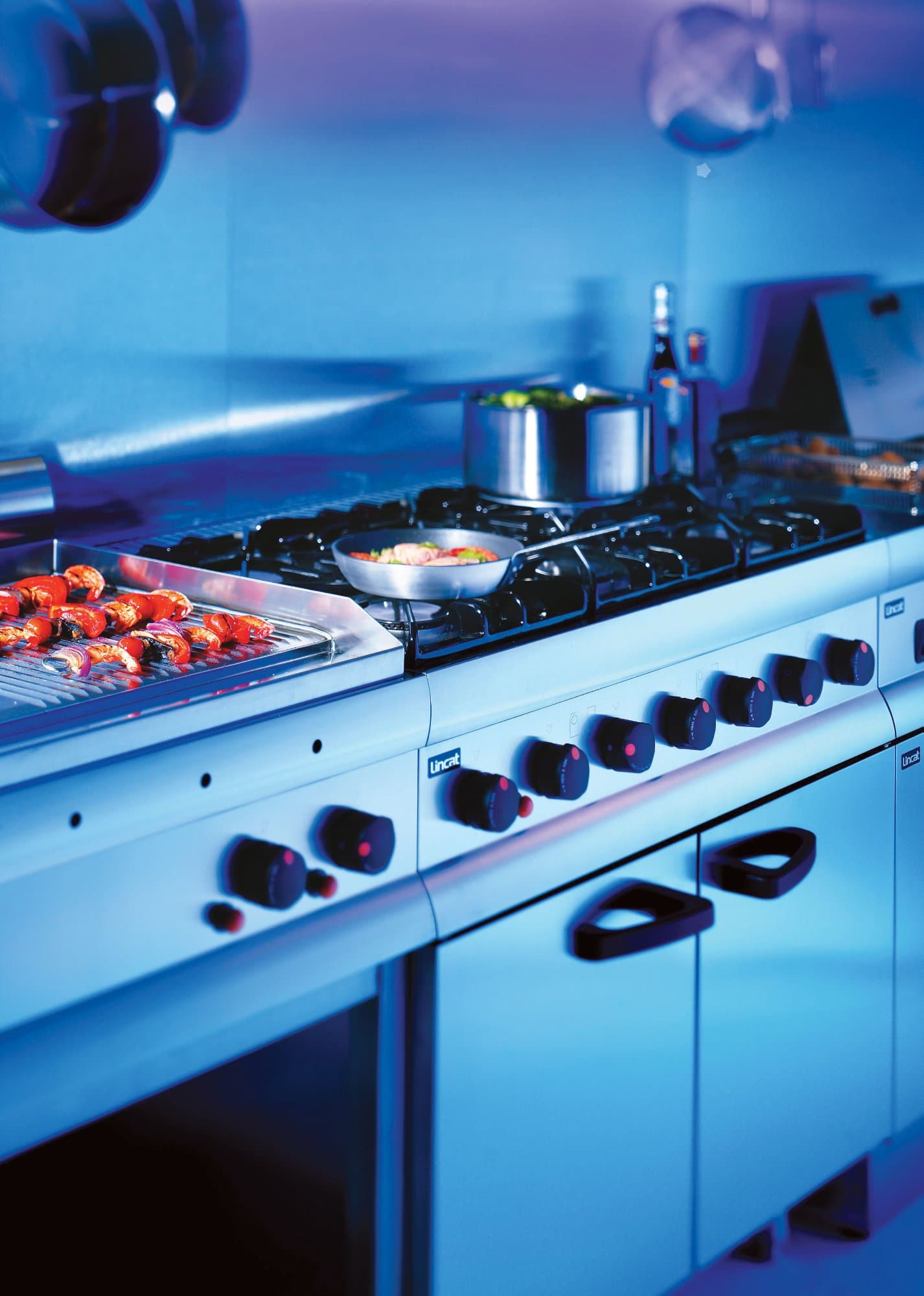 Lincat Silverlink 600 6 Plate Electric Stove & Oven, 13kw/Single Phase, Model- ESLR9C/SPH — image 2